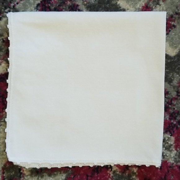 ๐ (Set of 4) VINTAGE Napkins w/ Tatting Embroidery - Picture 7 of 7